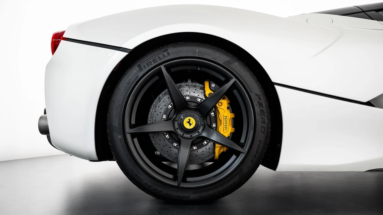 2015 Ferrari LaFerrari - Image 26 of 31