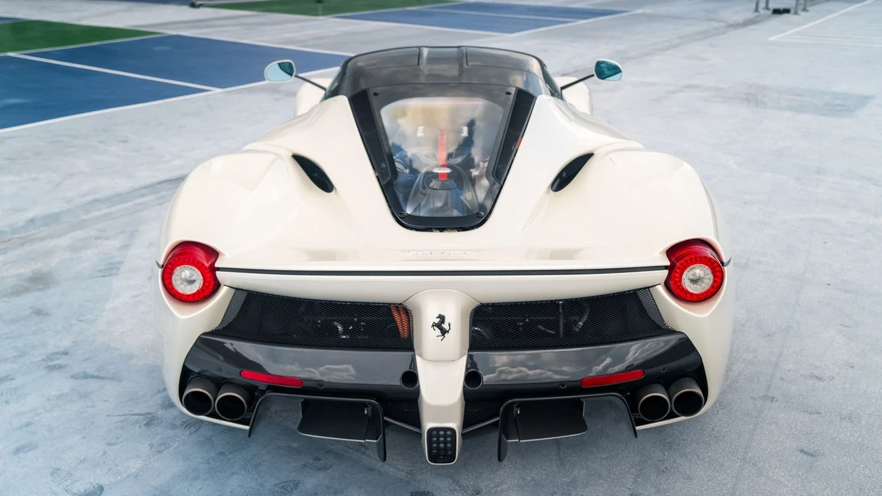 2015 Ferrari LaFerrari - Image 18 of 31