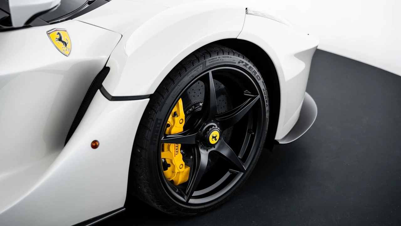 2015 Ferrari LaFerrari - Image 10 of 31
