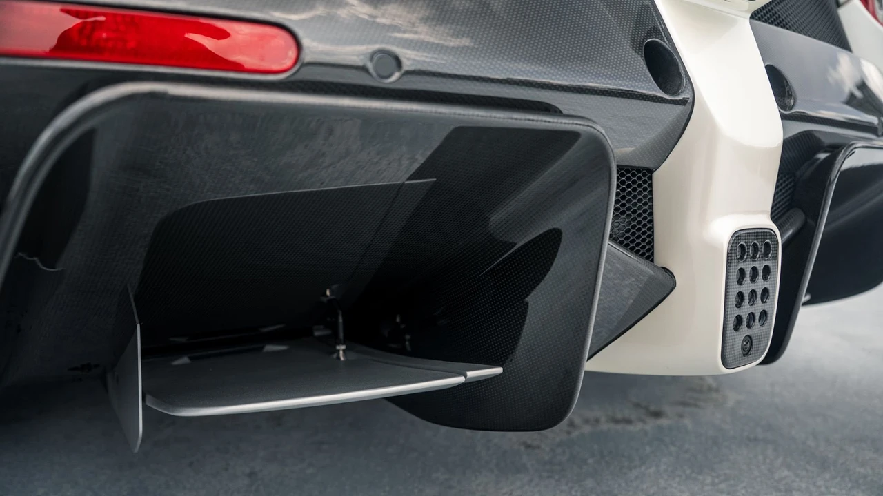 2015 Ferrari LaFerrari - Image 26 of 31