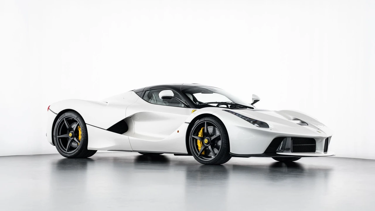 2015 Ferrari LaFerrari - Image 13 of 31