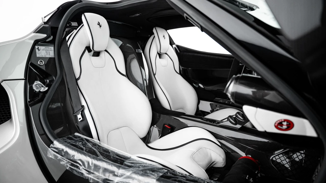 2015 Ferrari LaFerrari - Image 9 of 31