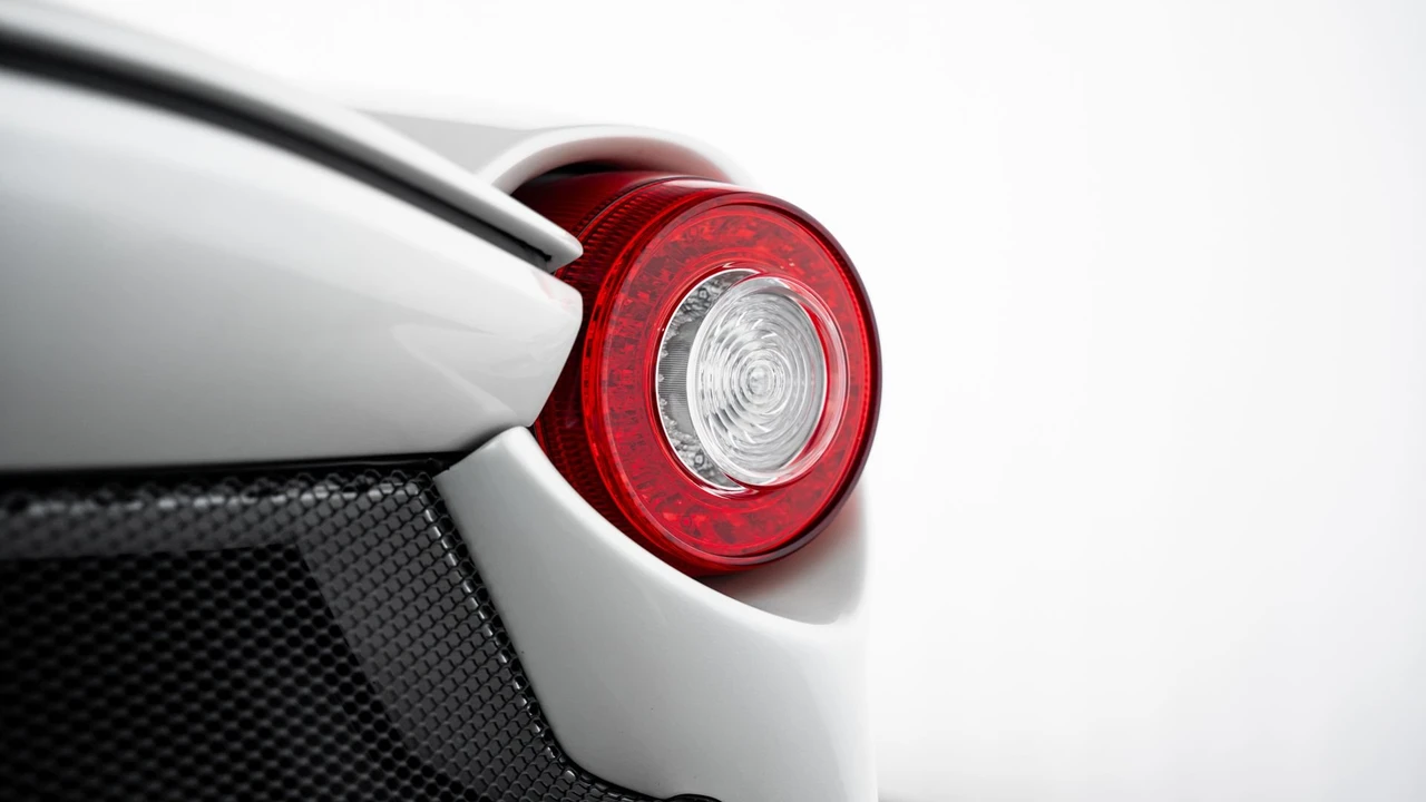 2015 Ferrari LaFerrari - Image 20 of 31