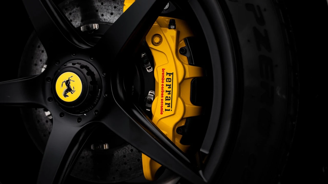 2015 Ferrari LaFerrari - Image 25 of 31