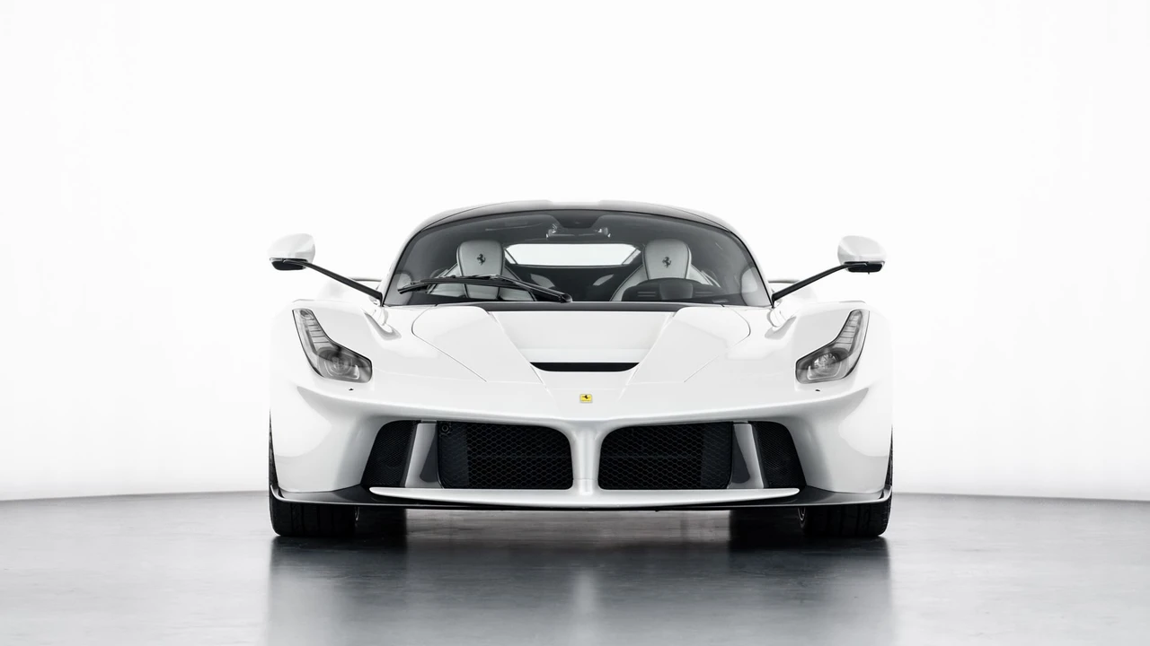 2015 Ferrari LaFerrari - Image 4 of 31