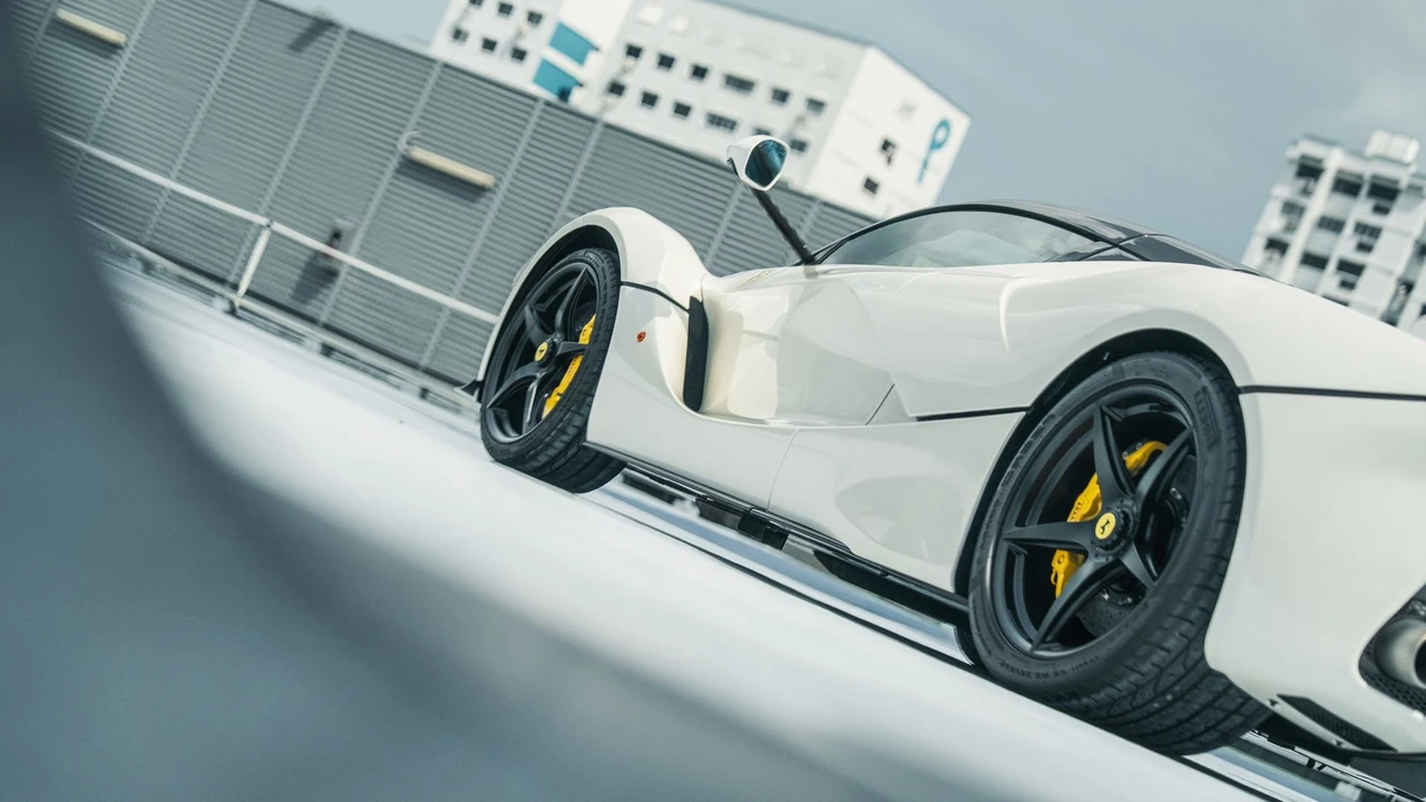 2015 Ferrari LaFerrari - Image 15 of 31
