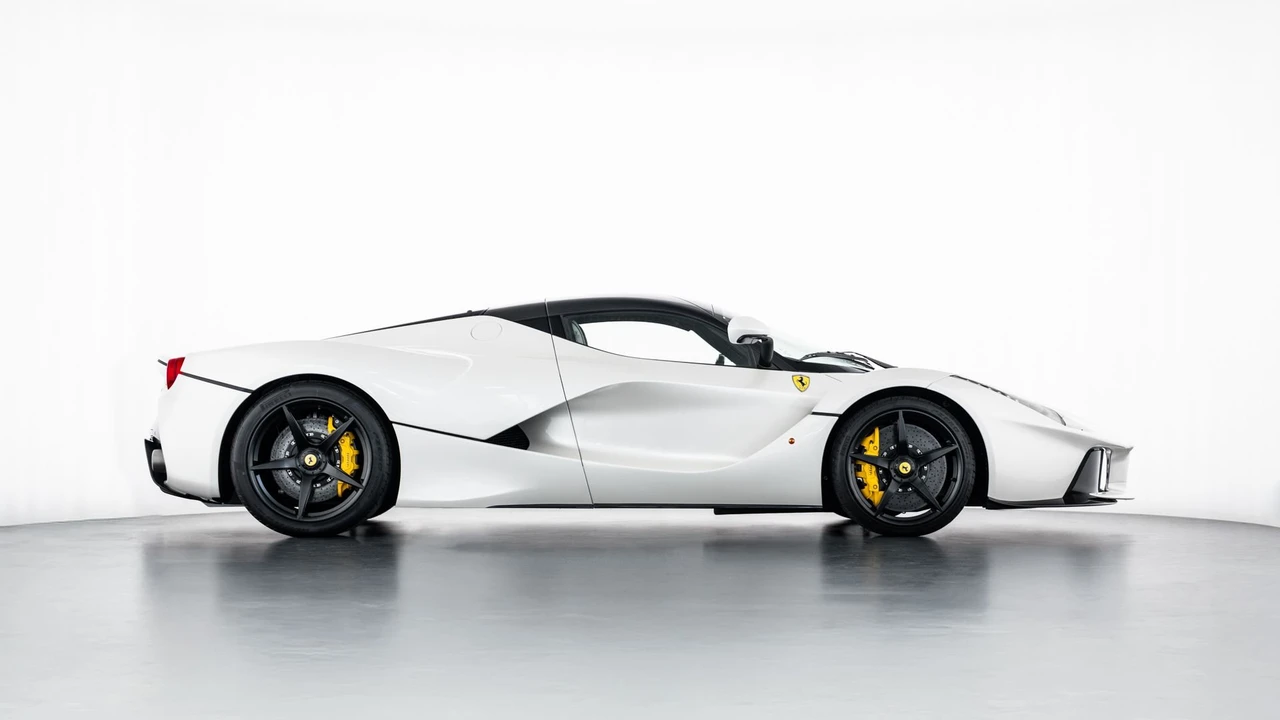 2015 Ferrari LaFerrari - Image 16 of 31