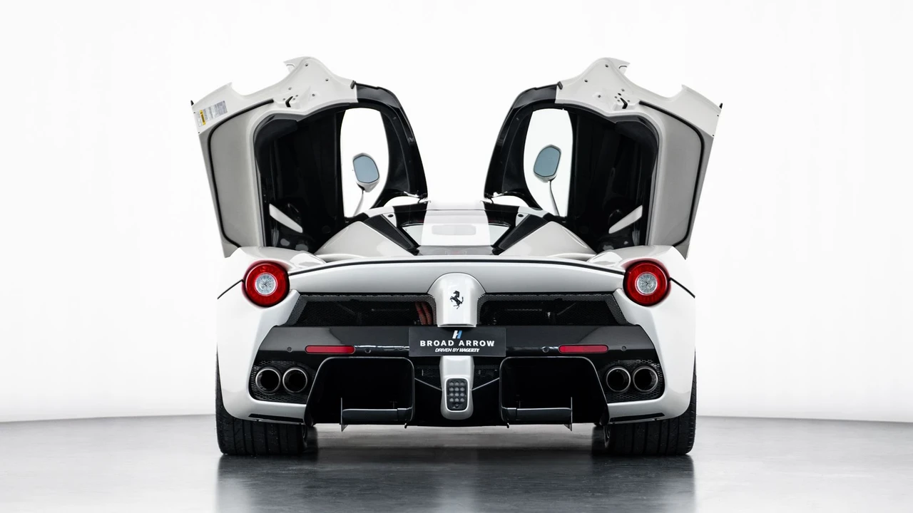 2015 Ferrari LaFerrari - Image 5 of 31