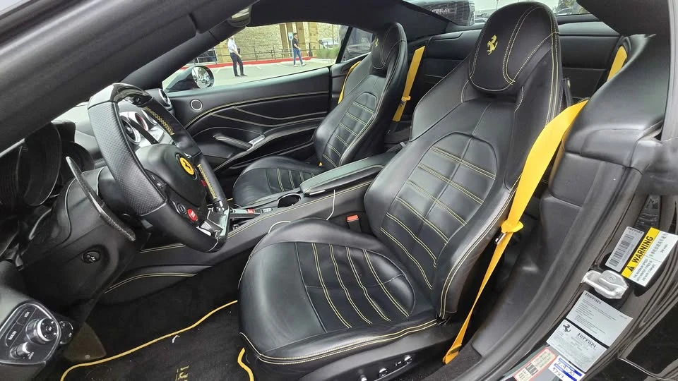 2015 Ferrari California T - Image 8 of 10