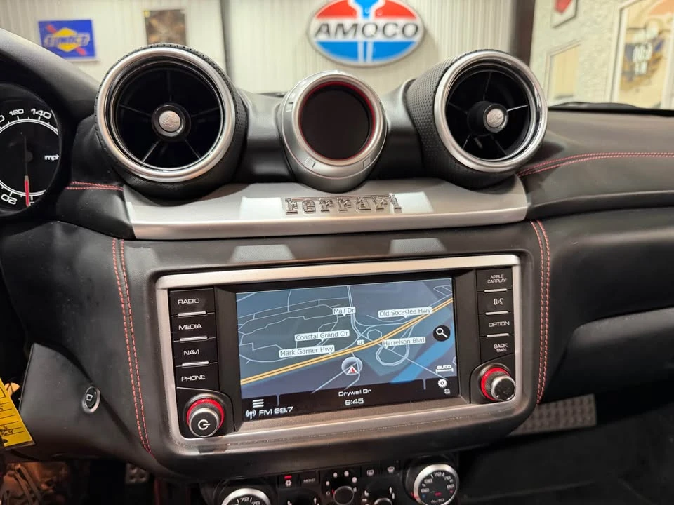 2015 Ferrari California T - Image 10 of 17