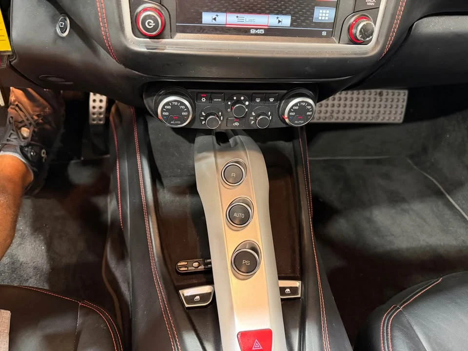 2015 Ferrari California T - Image 9 of 17