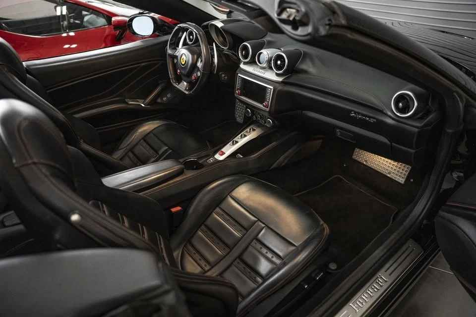2015 Ferrari California T - Image 18 of 20