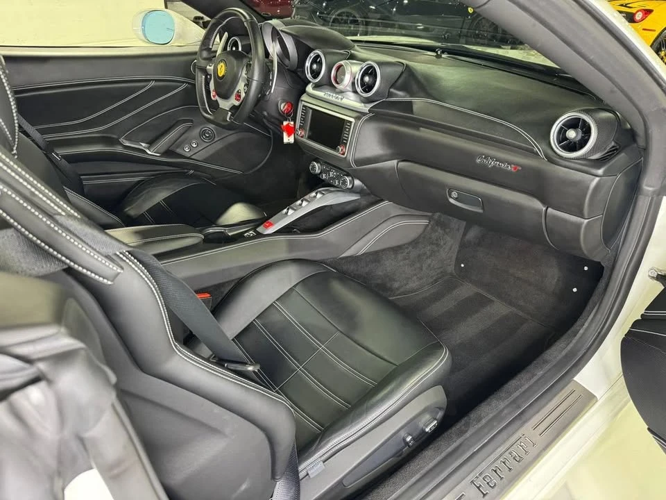 2015 Ferrari California T - Image 17 of 20