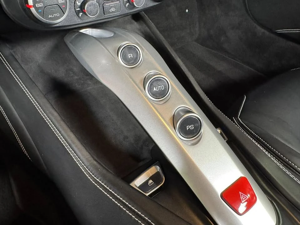 2015 Ferrari California T - Image 14 of 20
