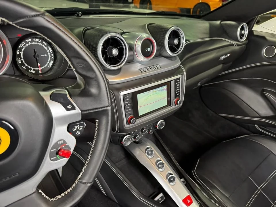 2015 Ferrari California T - Image 11 of 20
