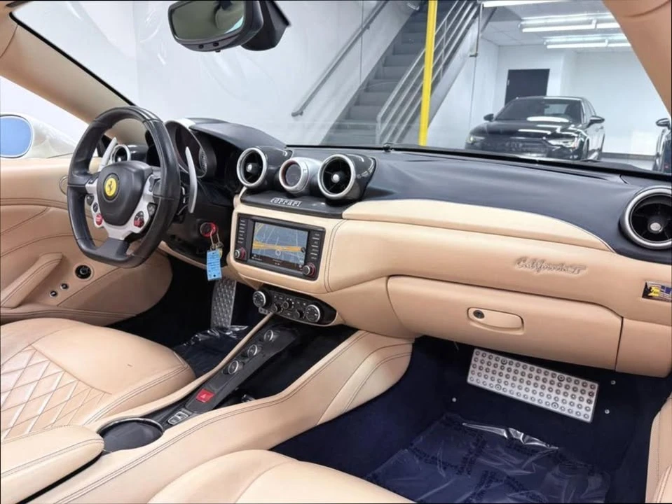 2015 Ferrari California T - Image 18 of 19