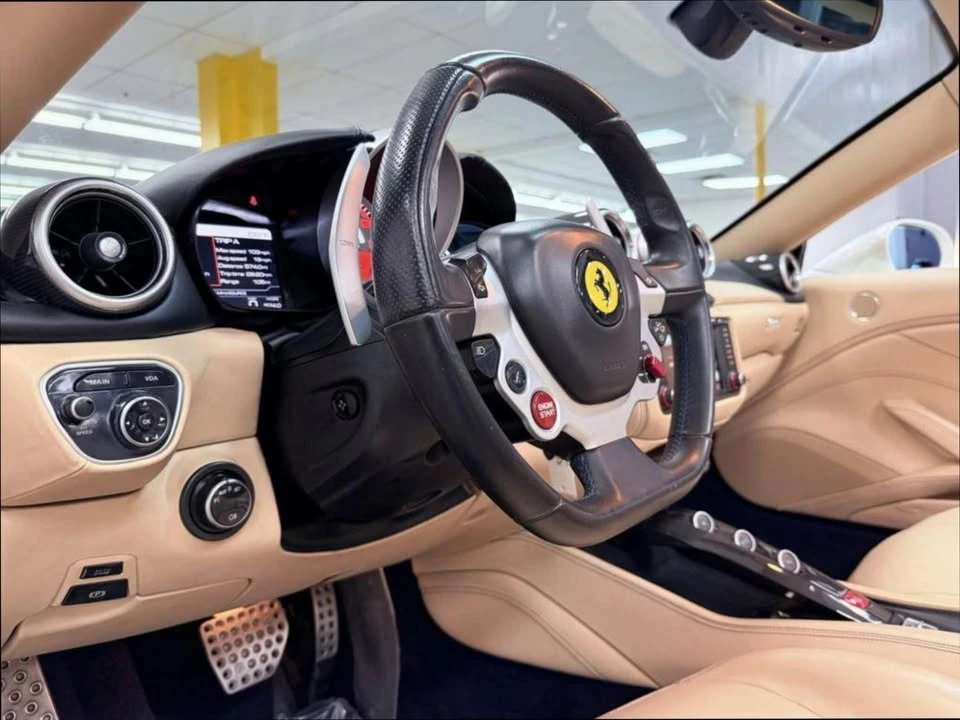 2015 Ferrari California T - Image 10 of 19