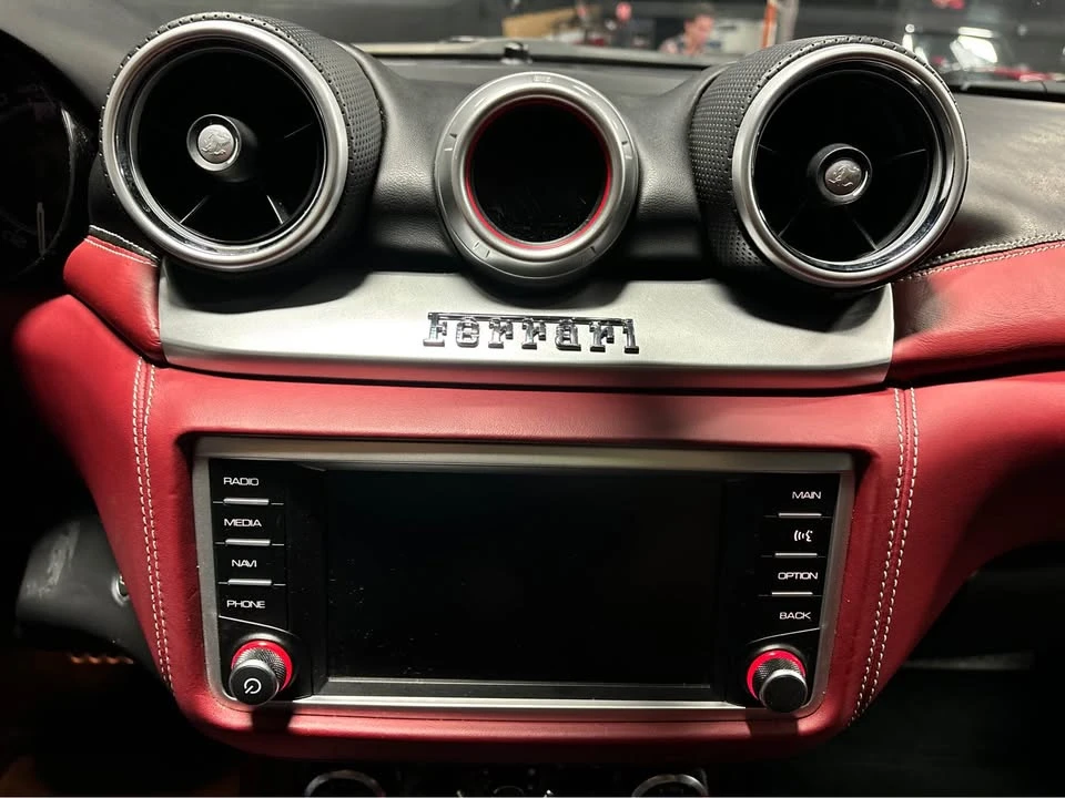 2015 Ferrari California T - Image 17 of 21
