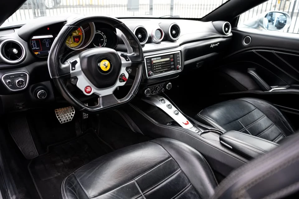 2015 Ferrari California T - Image 2 of 20