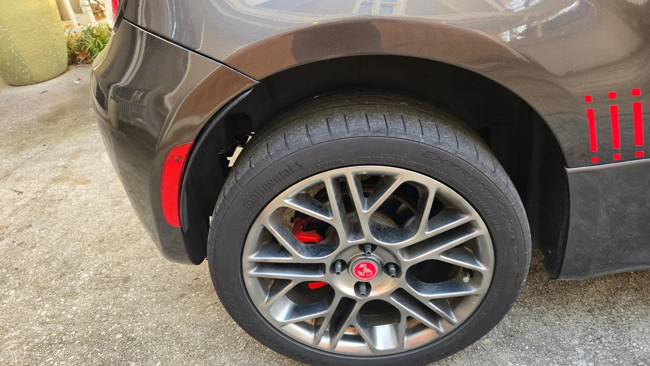 2015 Fiat Abarth 500 - Image 7 of 17