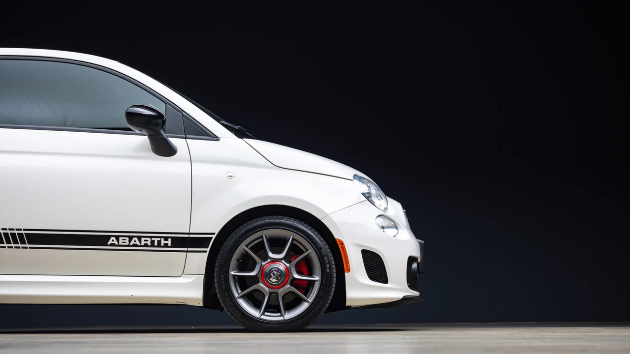 2015 Fiat Abarth 500 - Image 16 of 31