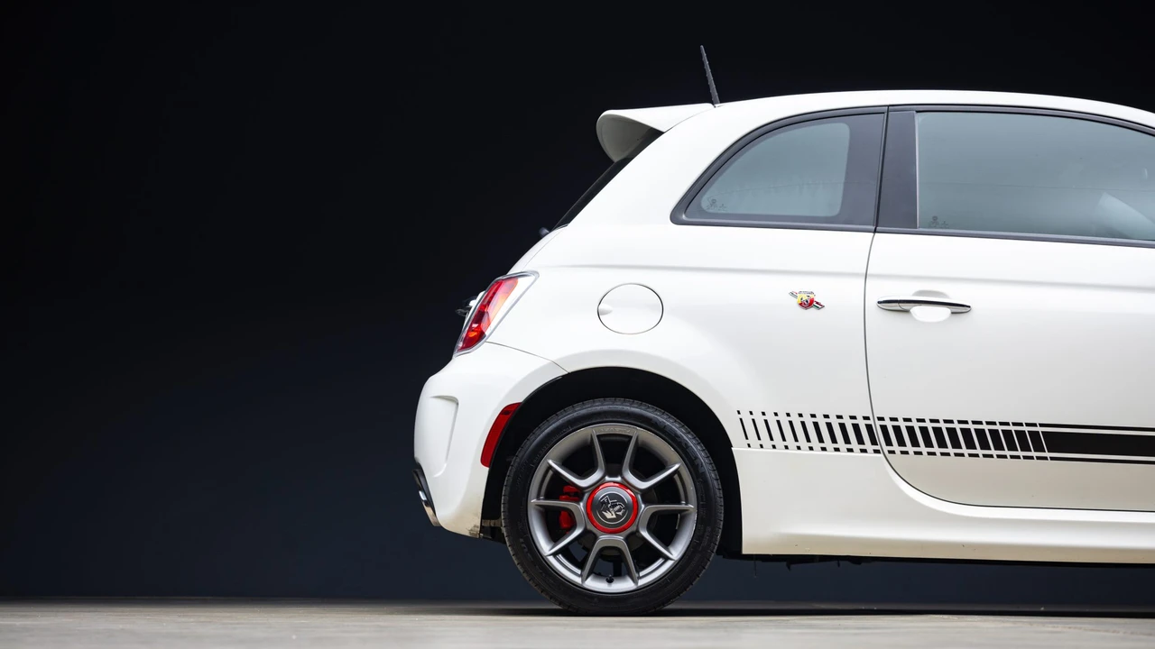 2015 Fiat Abarth 500 - Image 23 of 31