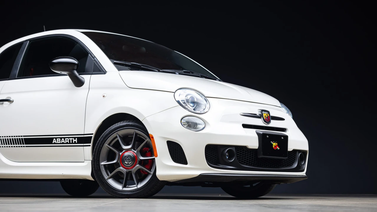 2015 Fiat Abarth 500 - Image 17 of 31