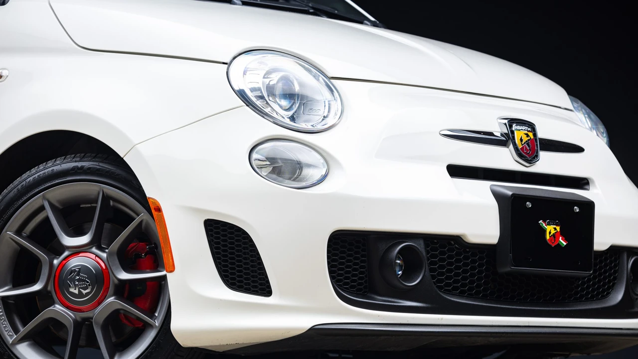 2015 Fiat Abarth 500 - Image 18 of 31
