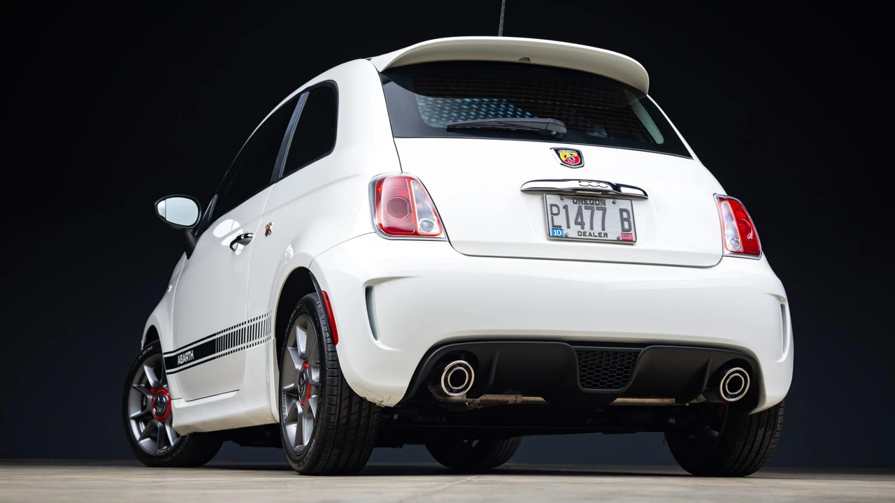 2015 Fiat Abarth 500 - Image 11 of 31