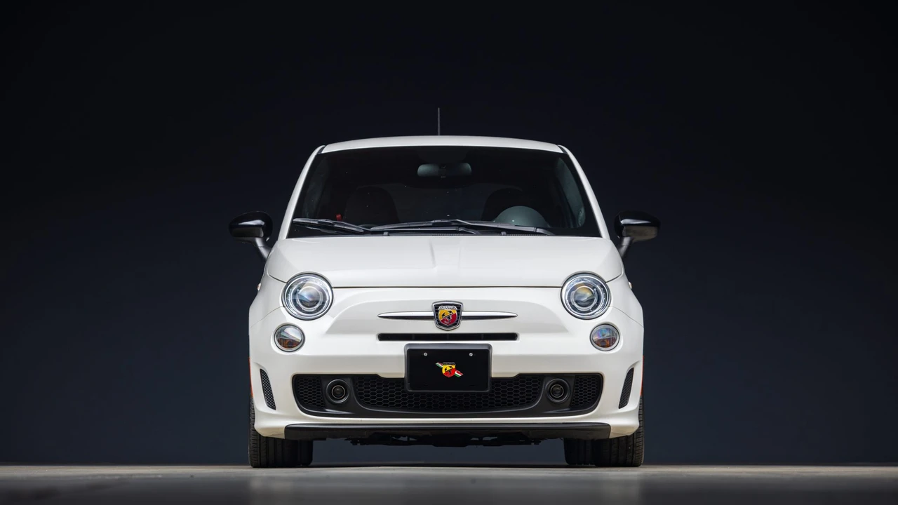2015 Fiat Abarth 500 - Image 2 of 31