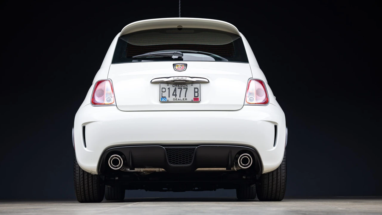 2015 Fiat Abarth 500 - Image 28 of 31