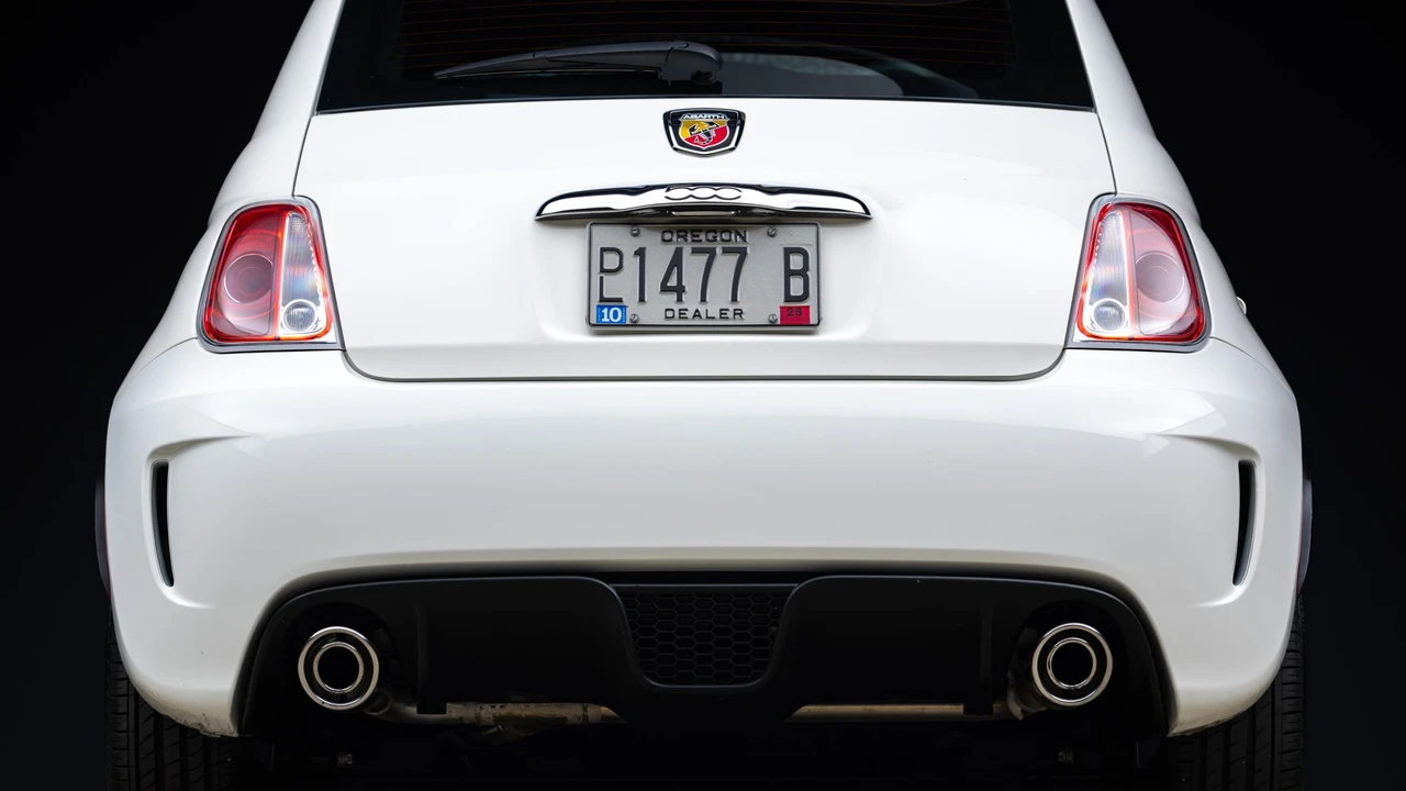 2015 Fiat Abarth 500 - Image 29 of 31