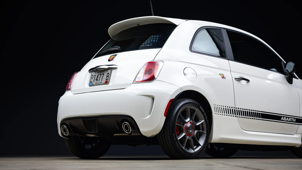 2015 Fiat Abarth 500 - Image 24 of 31