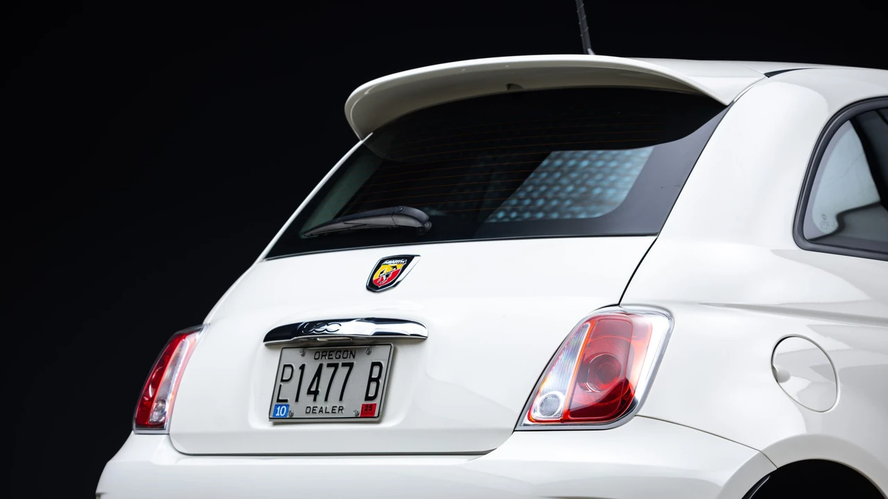 2015 Fiat Abarth 500 - Image 25 of 31