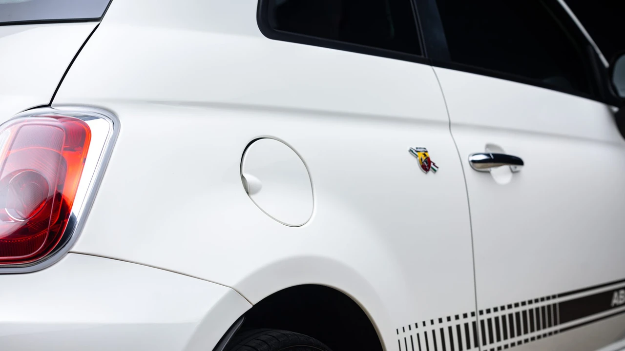2015 Fiat Abarth 500 - Image 26 of 31