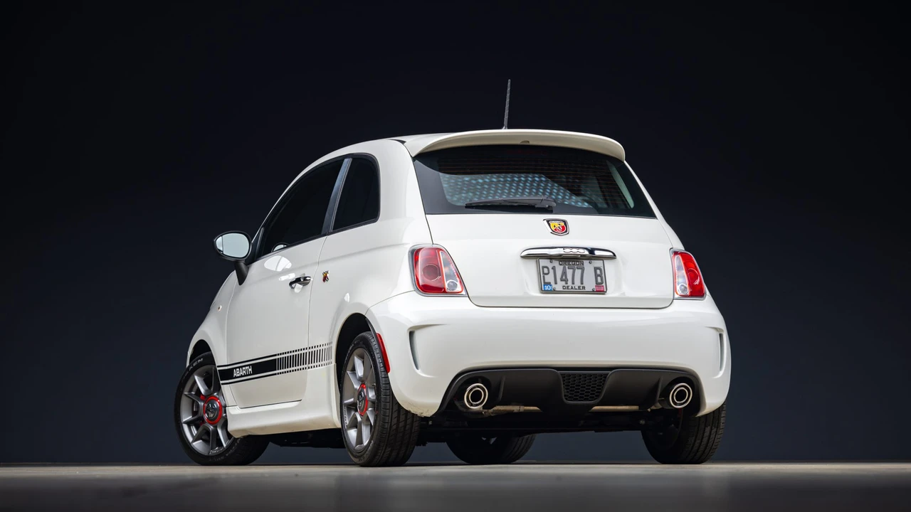 2015 Fiat Abarth 500 - Image 10 of 31