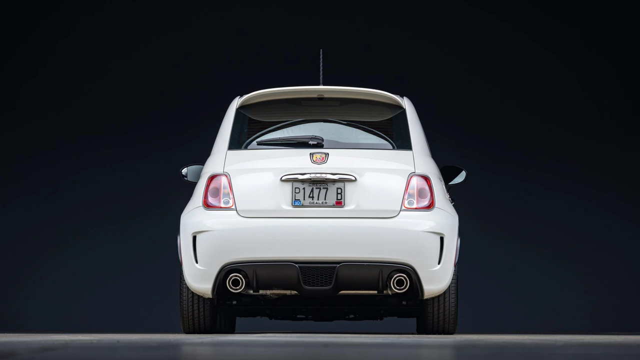 2015 Fiat Abarth 500 - Image 9 of 31