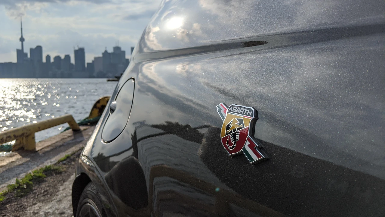 2015 Fiat Abarth 500 - Image 23 of 31
