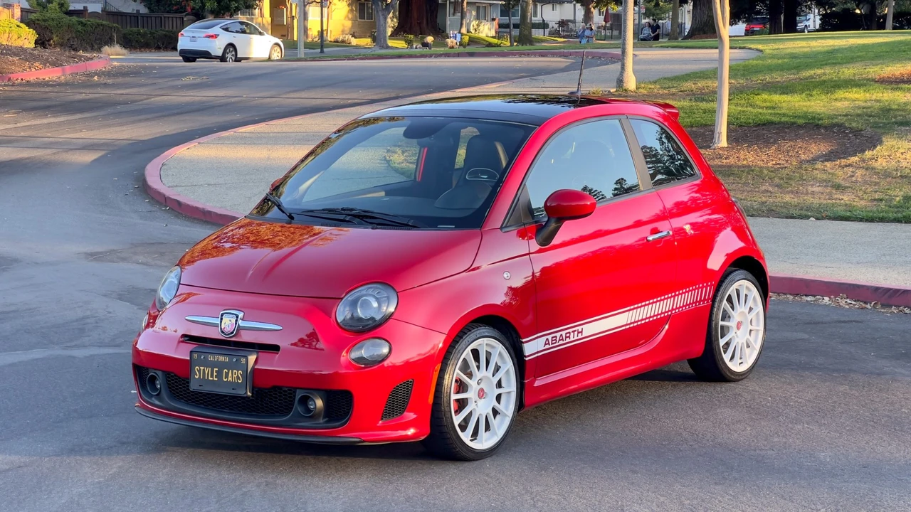 2015 Fiat Abarth 500 - Image 2 of 31