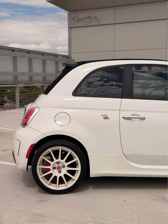 2015 Fiat Abarth 500 - Image 4 of 15
