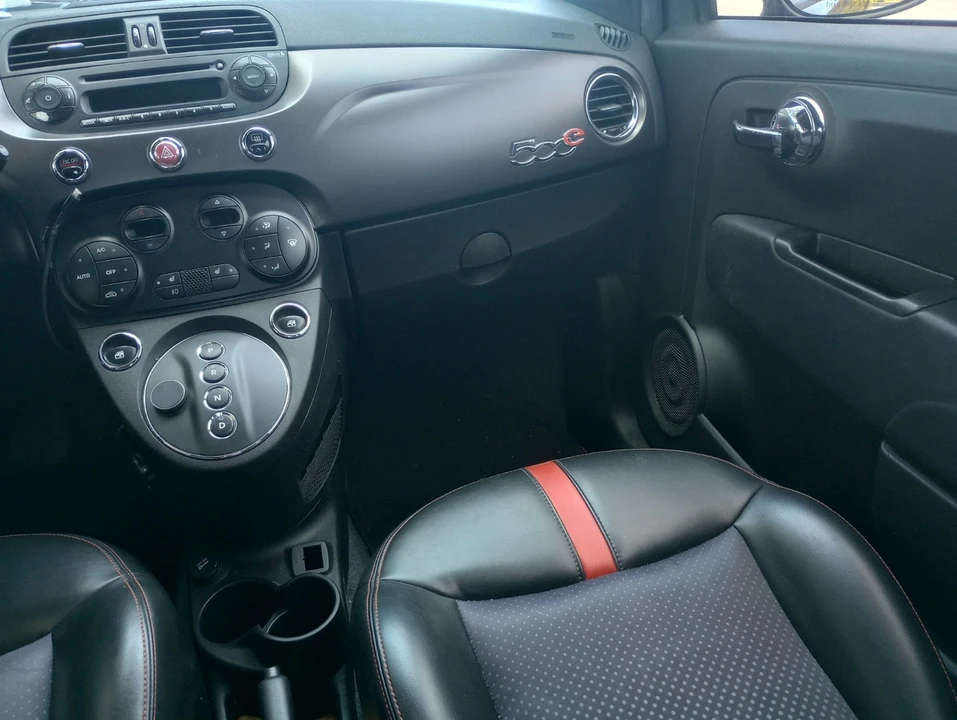 2015 Fiat 500e - Image 11 of 17