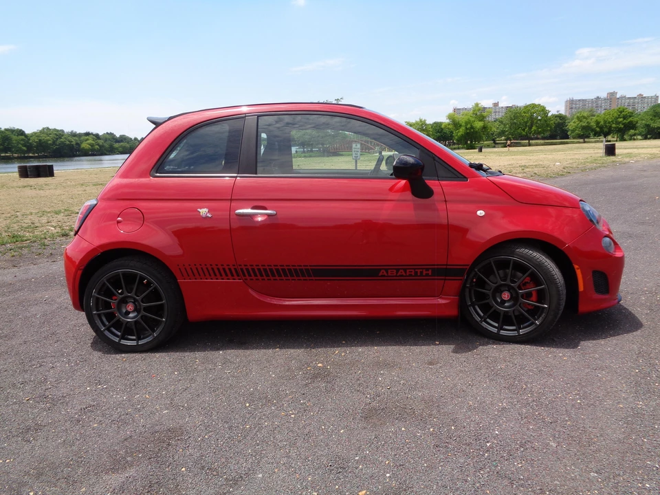 2015 Fiat Abarth 500 - Image 9 of 28