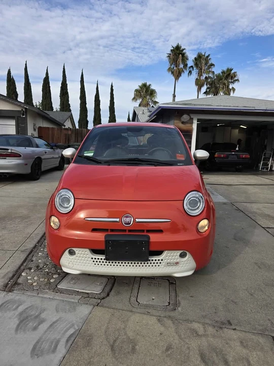 2015 Fiat 500e - Image 2 of 11
