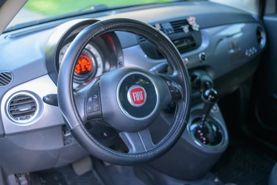 2015 Fiat 500 - Image 10 of 18
