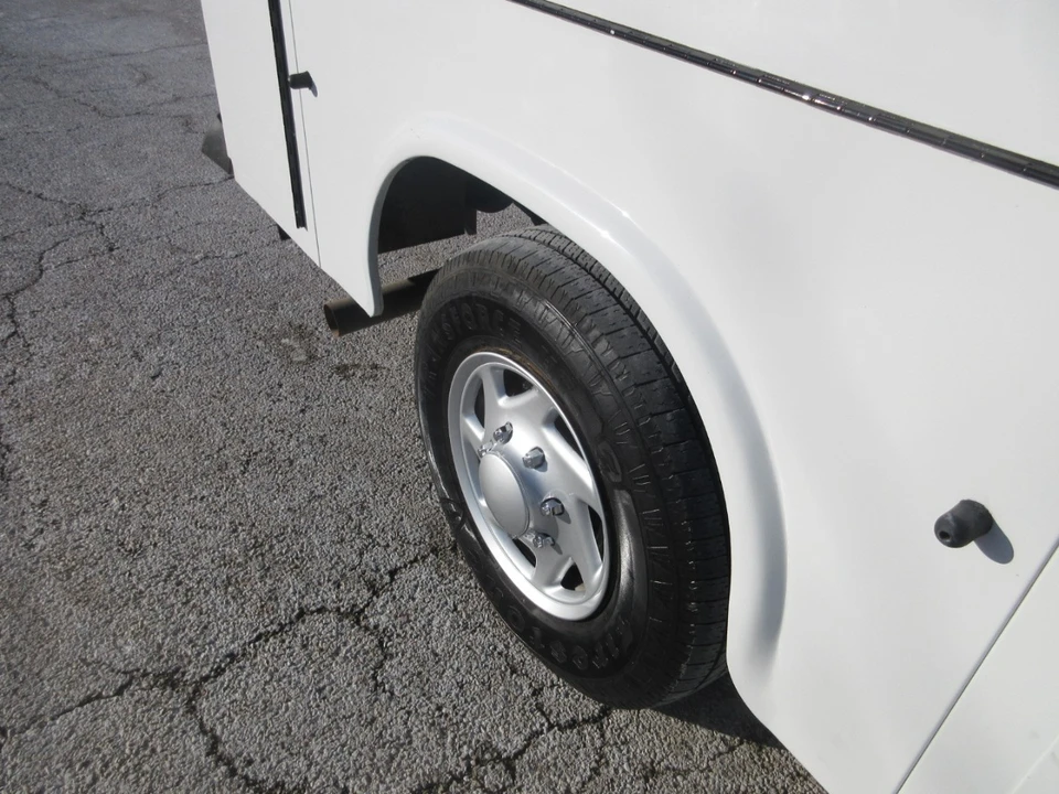 2015 Ford Econoline Van - Image 16 of 21