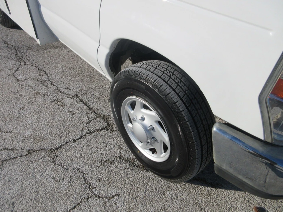 2015 Ford Econoline Van - Image 14 of 21