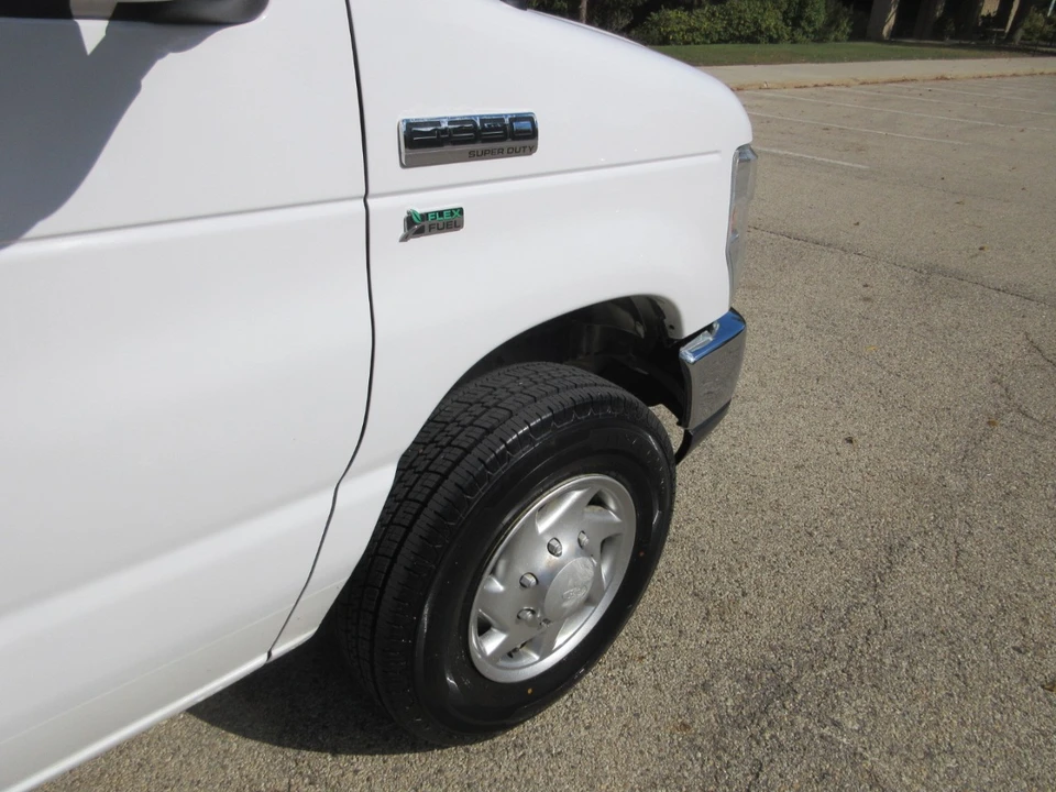 2015 Ford Econoline Van - Image 18 of 21