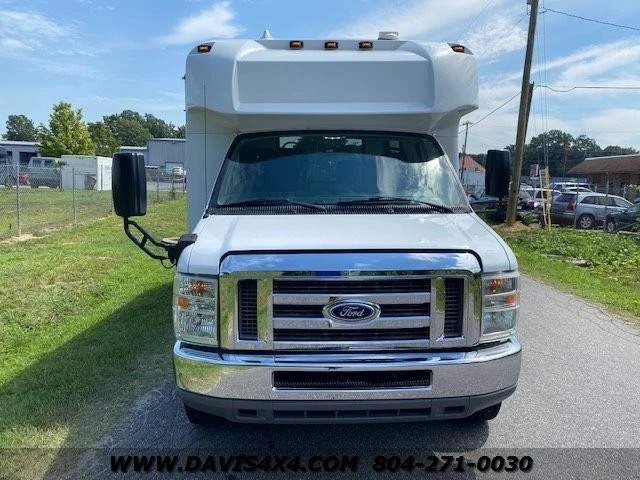 2015 Ford Econoline Van - Image 2 of 12