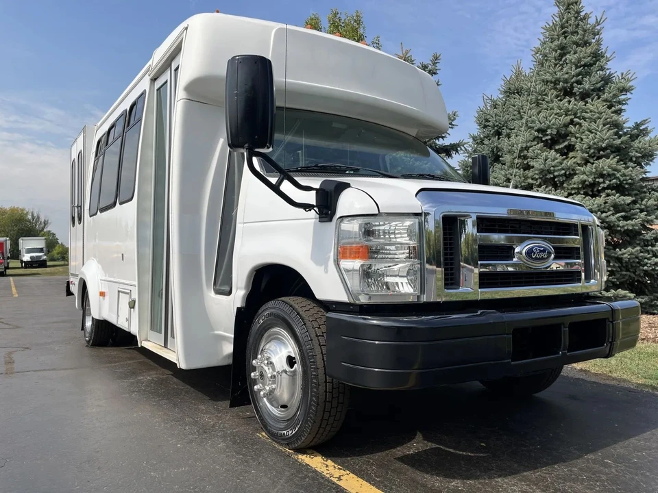 2015 Ford Econoline Van - Image 2 of 12