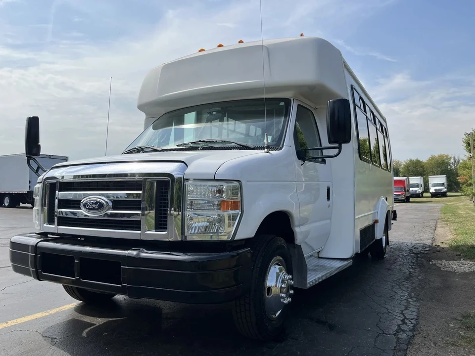 2015 Ford Econoline Van - Image 4 of 12